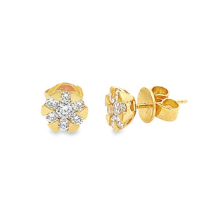 These beautiful 18k yellow gold stud earrings feature 14 round bril...