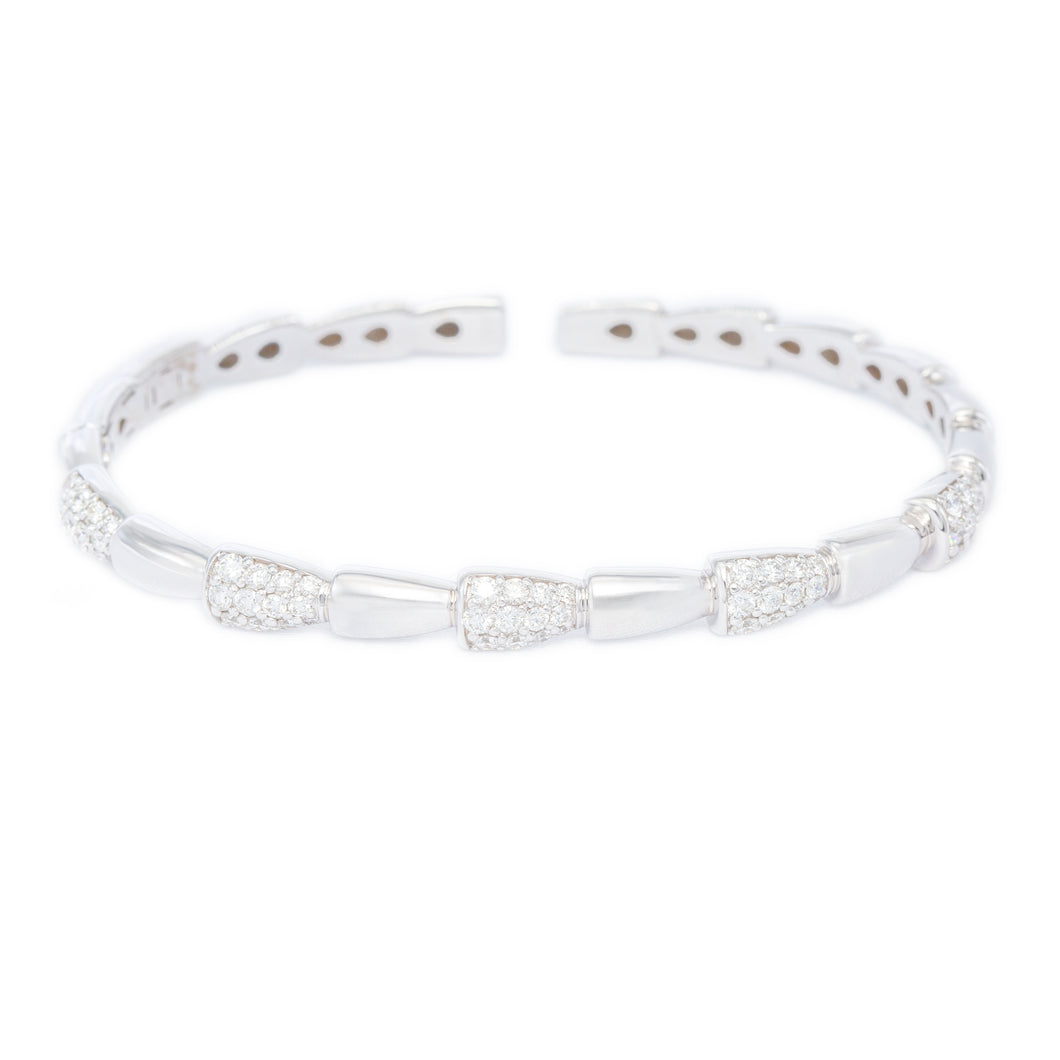 This stunning 18k white gold bangle features round brilliant cut di...