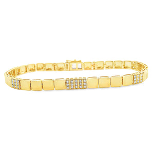 This beautiful 14k yellow gold bracelet features 51 round brilliant...