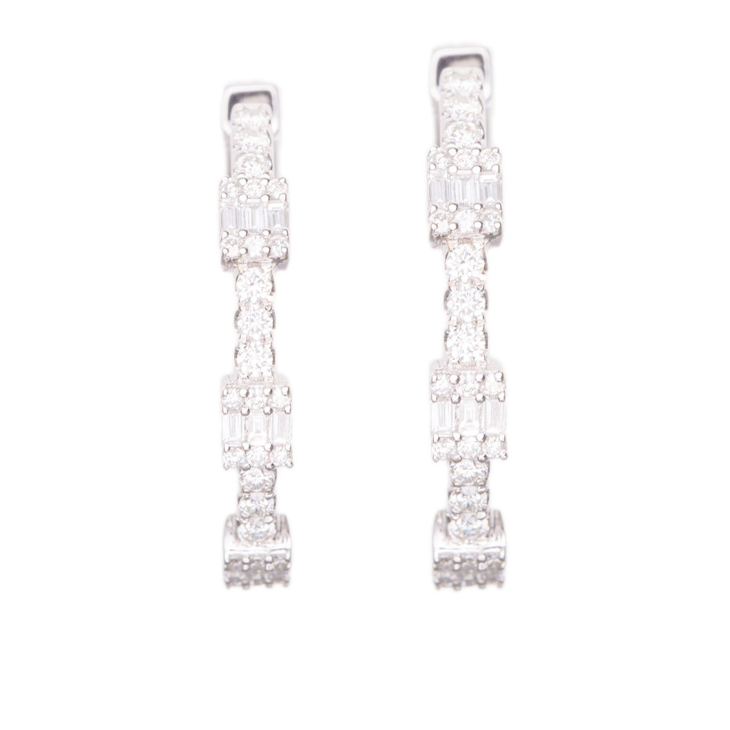 These beautiful diamond hoops feature round brilliant cut and bague...