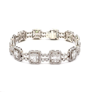 60 baguette diamonds totaling 2.69ct as well as 456 round brilliant...