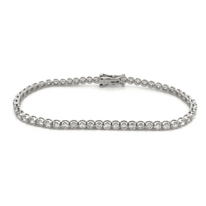 This beautiful 14k white gold straight line diamond bracelet featur...