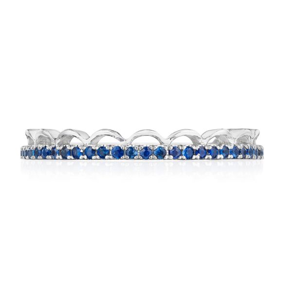 
Every queen deserves her crown. Platinum and vibrant blue sapphire...