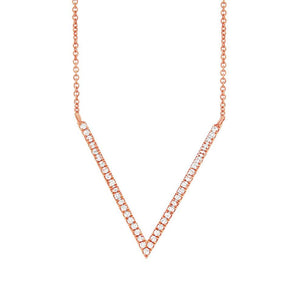 This diamond necklace features round brilliant cut diamonds that to...